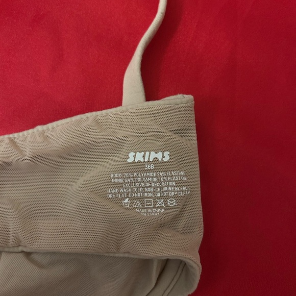 SKIMS Cream T-Shirt Bra Intimates - Picture 3 of 3